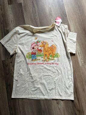 Cream Strawberry Shortcake Graphic Short-Sleeve Tee